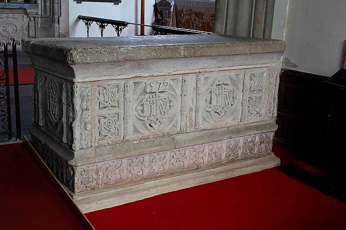 Tiverton St Peter - Chest Tomb